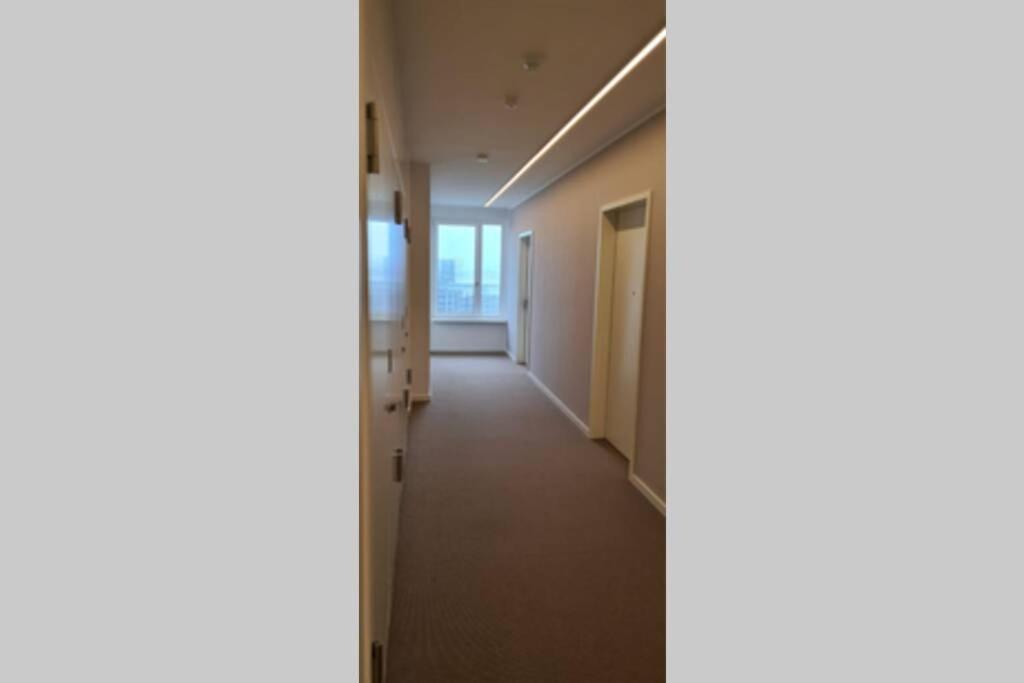 Studio Apartment Uber Den Wolken Berlin Exteriör bild